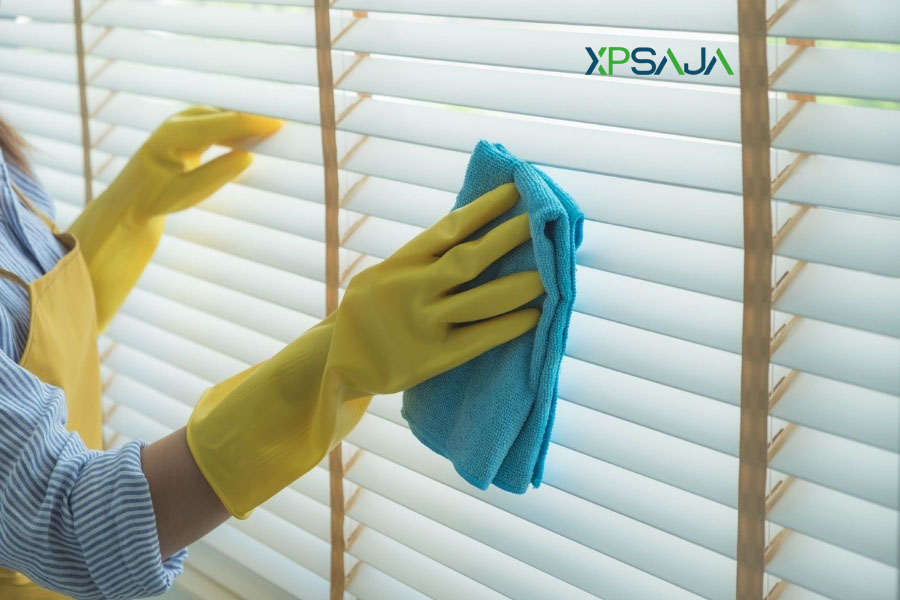 Cách vệ sinh rèm cửa bằng miếng vải ẩm